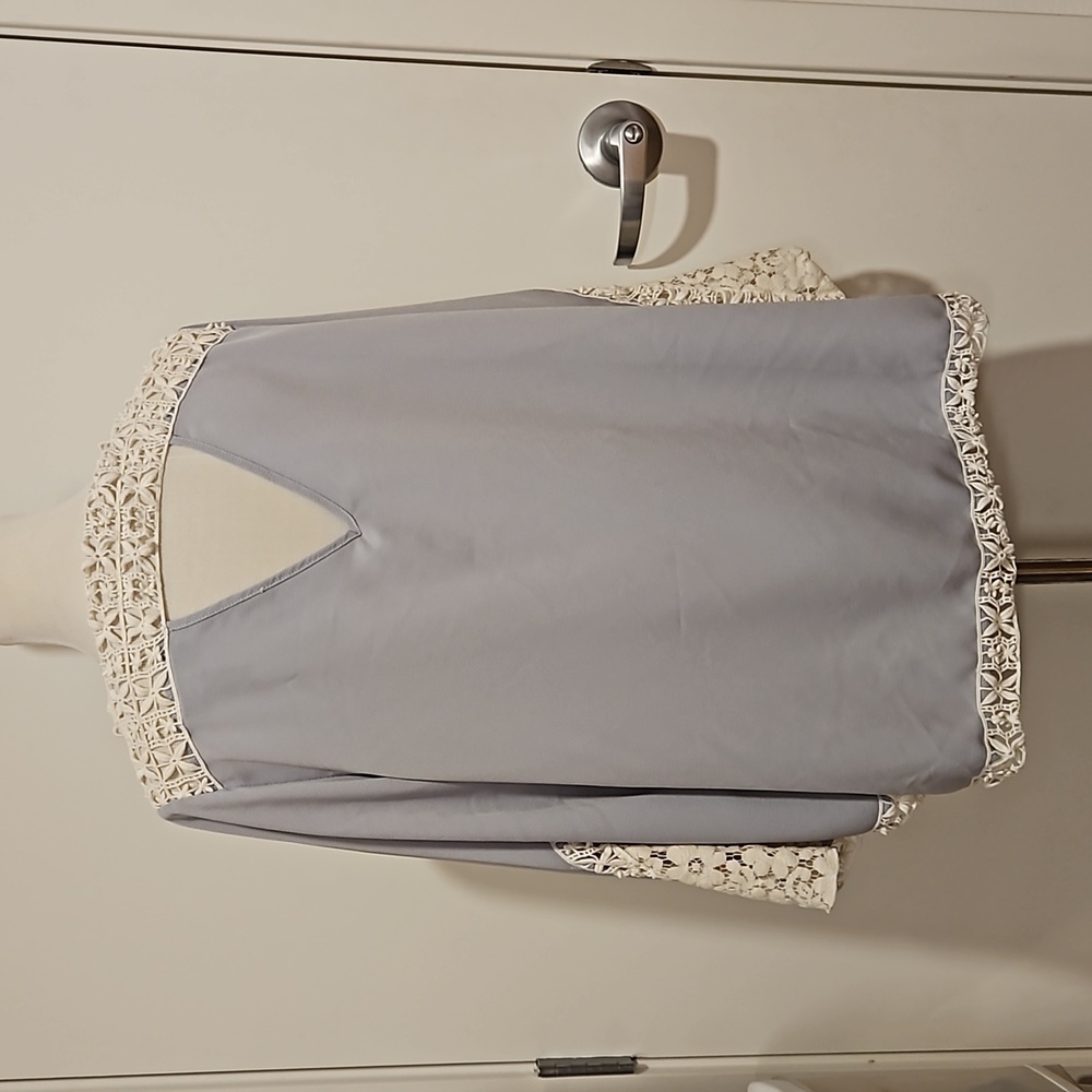 Gray lt. blue bell sleeve top crochet lacey inset neck detail 14/16 Lane Bryant - Picture 7 of 7